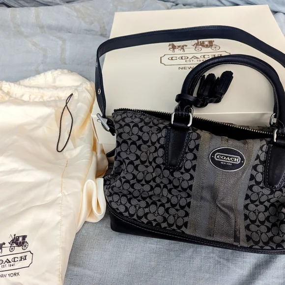 Purse - Picture 1 of 3